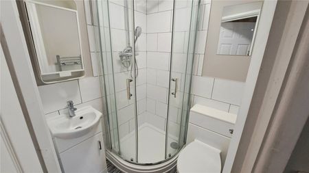 1 Bedroom House Share To Rent - Photo 3