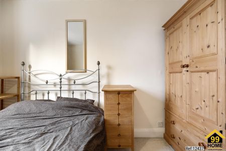 2 bed Flat in Warwick Avenue Flat, London, W9 2PR - Photo 4