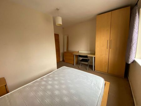 4 Bed Student Accommodation - Photo 5