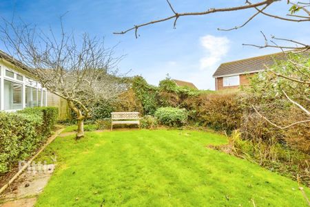2 bedroom detached bungalow to rent - Photo 5
