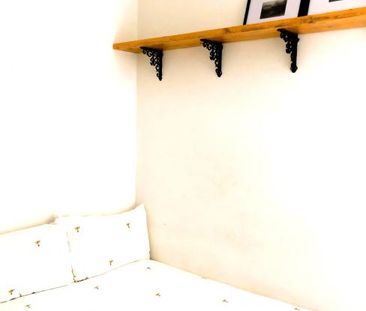 Housemate wanted for furnished double room in great, clean, peaceful, modern 3 bed flat - Photo 2