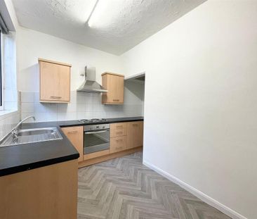 2 bedroom terraced house to rent - Photo 4