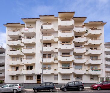 Apartamento Moderno com Vista para o Mar e Varanda Dupla em Cascais - Photo 1