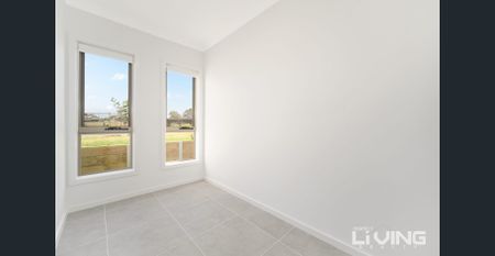 This Designed Double Storey Brand New 5 Beds 3 baths with single lock-up Garage House For Lease - Photo 5