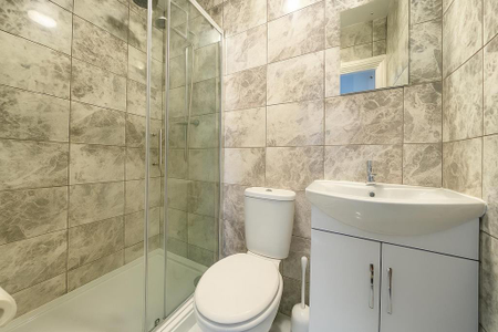 4 bedroom terraced house to rent - Photo 5