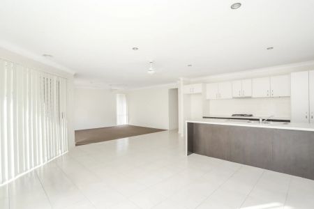 Spacious Family Living in Discovery Hill - Photo 3
