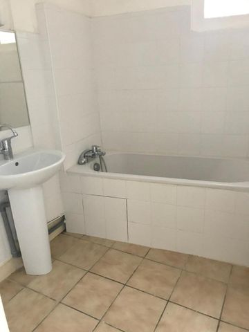 Location Appartement 4 pièces 79m² DECINES CHARPIEU 69150 - Photo 4