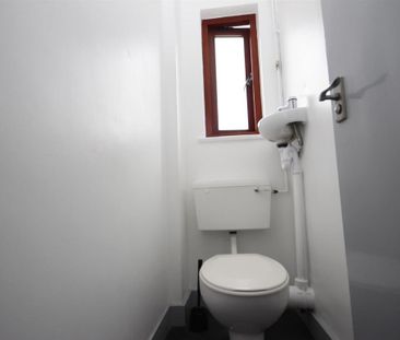 Studio to rent - Photo 6