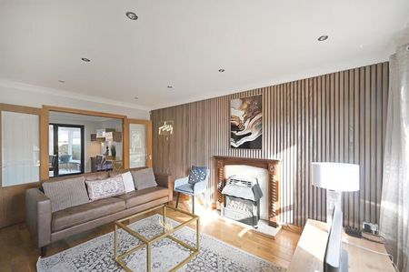 Elmhurst Close - Photo 2