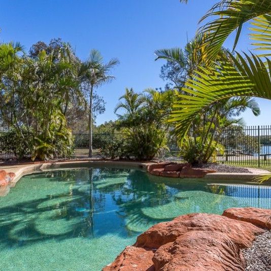 $600 per week - Photo 1