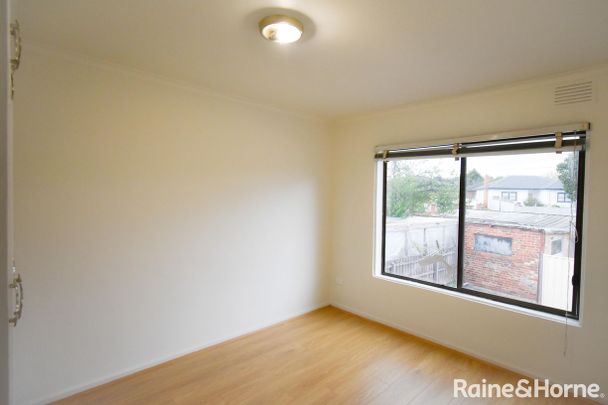 1-Bedroom Flat near Heart of Springvale! - Photo 1
