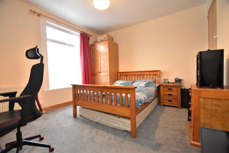 4 bedroom terraced house to rent - Photo 4