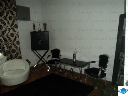 Inchiriere resedinta deosebita / etaj vila PIATA UNIRII / MITROPOLIE - Fotografie 3