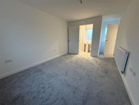 3 bedroom semi-detached house to rent - Photo 4