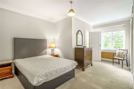 An immaculate and stylish period apartment close to Putney Heath. - Photo 3