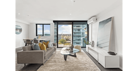 Unfurnished - Oversized One Bedroom With Building Amenities, In Prime Location - Photo 3