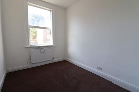 4 BED Terraced House To rent - Photo 5