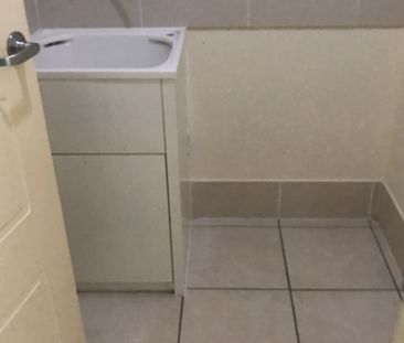 Fully Air-Conditioned Large Home - Photo 4