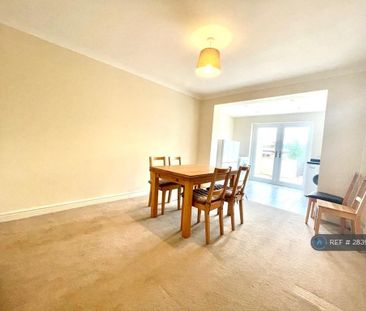 4 bedroom semi-detached house to rent - Photo 1