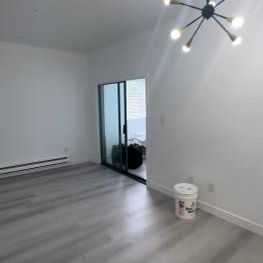 *RENOVATED* 3 BR 1 BATH APARTMENT IN SUNSET - Photo 4