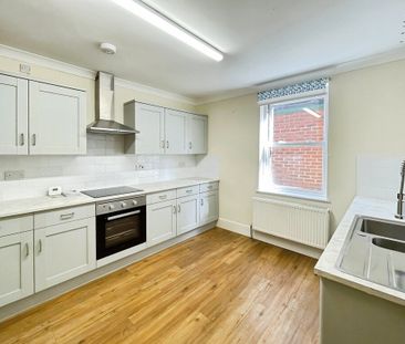 4 bedroom Town House to let - Photo 5