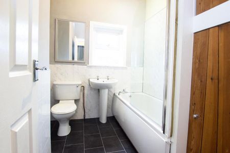 2 bedroom terraced house to rent - Photo 3