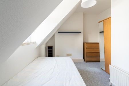 6 bedroom semi-detached house to rent - Photo 3