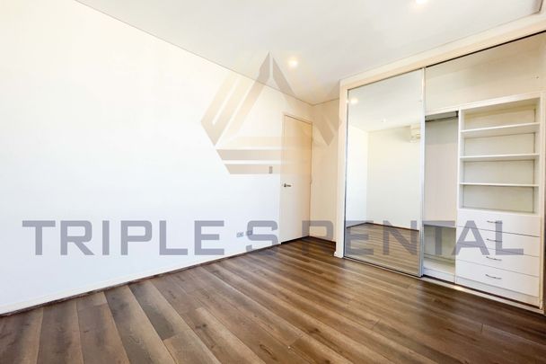 DELUXE DUPLEX TWO BEDROOM APARTMENT !!! AVAILABLE NOW! TO BE THE FIRST INSPECT! - Photo 1