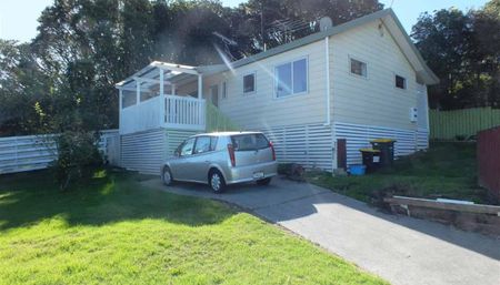 Charming two-bedroom cottage in Stanmore Bay - Photo 5