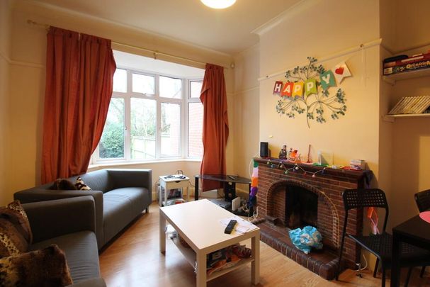 4 bedroom semi-detached house to rent - Photo 1
