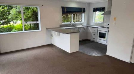 A REAL HONEY IN THE HEART OF WAIUKU - Photo 2