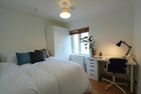 Room in a Shared House, Keats Close, SE1 - Photo 3