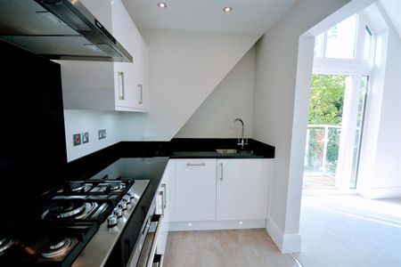 Pitt Road, Epsom, Surrey, KT17 4ET - Photo 4