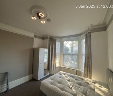 Lovely House Share property minutes from the Train Station - Photo 4