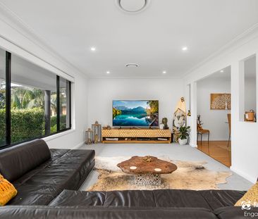 Large Quality Renovated Family Home In Popular Jewells - Photo 1