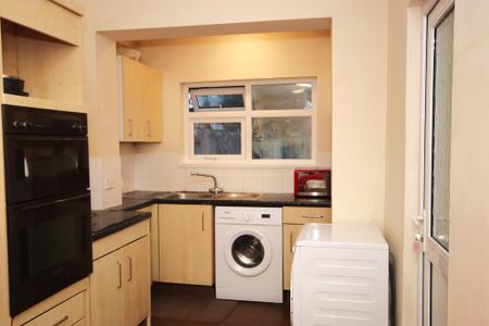 1 bedroom in a house share to rent - Photo 3
