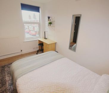 1 bedroom in a house share to rent - Photo 4