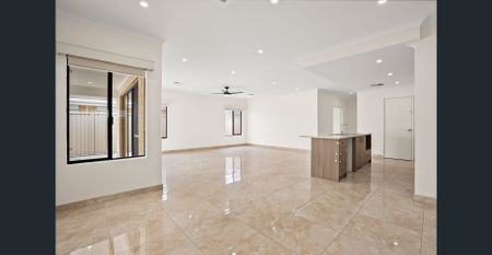 Large family home with solar Panels! - Photo 3