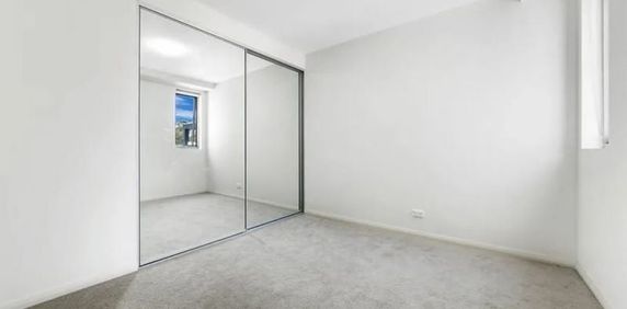 Modern Apartment in Prime Location - Photo 2