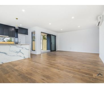 SPACIOUS FOUR BEDROOM TOWNHOUSE - Photo 6