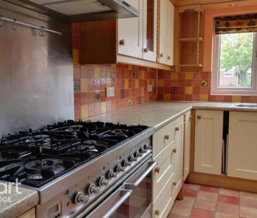 4 bedroom semi-detached house to rent - Photo 6