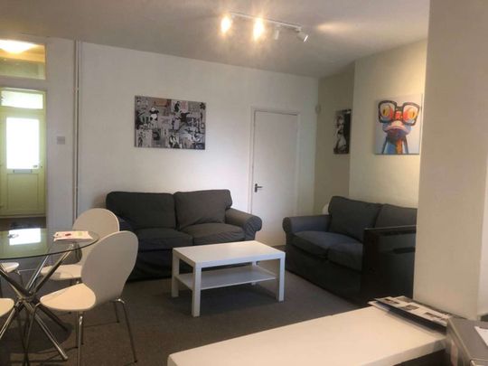 Friendly House Share - Central Cheltenham Room 1 - Photo 1