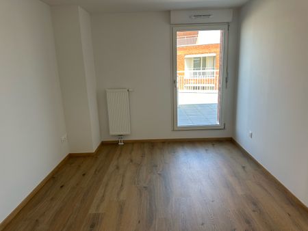 Location Appartement 2 pièces 59m² LILLE 59000 - Photo 3