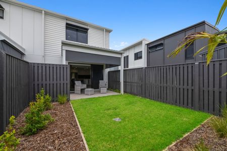 Townhouse with Air-Conditioning in Great Location - Photo 3