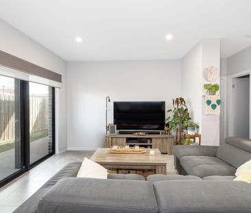 MODERN LIVING IN A CONVENIENT THOMASTOWN LOCATION - Photo 1