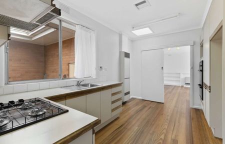 1/9 Iramoo Street, Balwyn - Photo 2