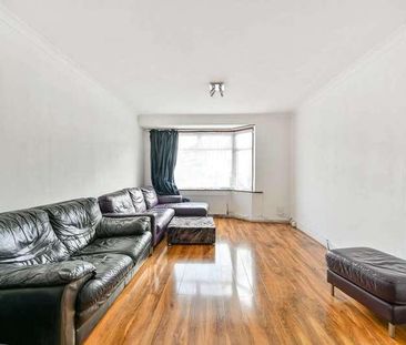 Mornington Crescent, Cranford, TW5 - Photo 2