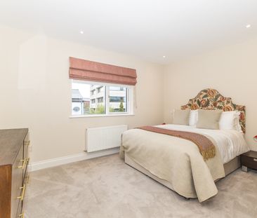 Albert Place East, Grand Canal Street, Dublin 2, D02 PE00. - Photo 1