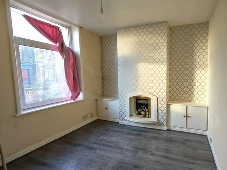 Terraced House to rent on - Photo 2