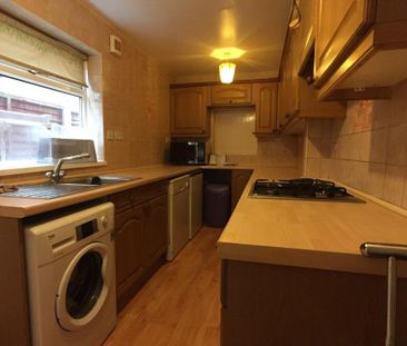 4 bedroom semi-detached house to rent - Photo 6